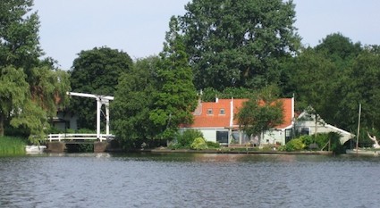 Zuiderwoude vanaf de Gouw