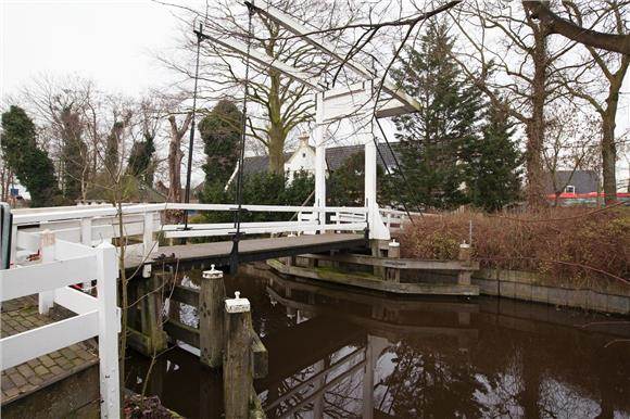 Broek in Waterland, Zuiderbrug