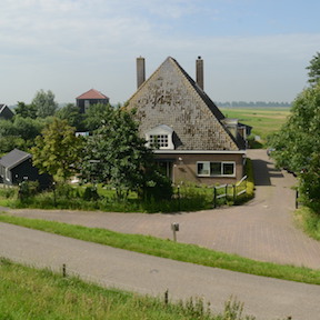 Stolpboerderij in Warder