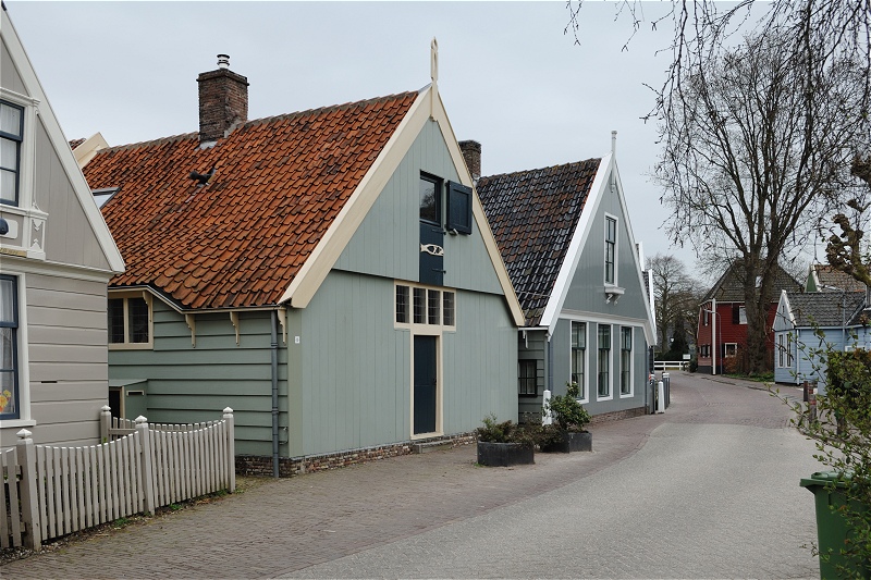 Broek in Waterland, Grote en Kleine Walvis, Zuideinde 6 en 8