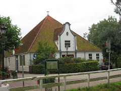 Broek in Waterland, Stolpboerderij Zuidwijck, hoek Zuideinde-Eilandweg