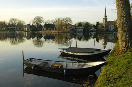 Havenrak met Broeker kerk met toren