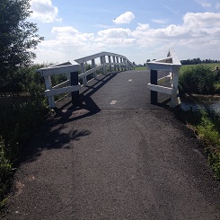 Broek in Waterland, brug over de Monnickenmeermeer ringvaart