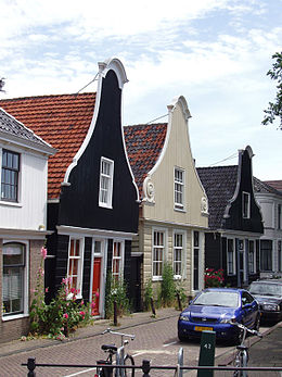 Houten dijkhuizen aan de Nieuwendammerdijk