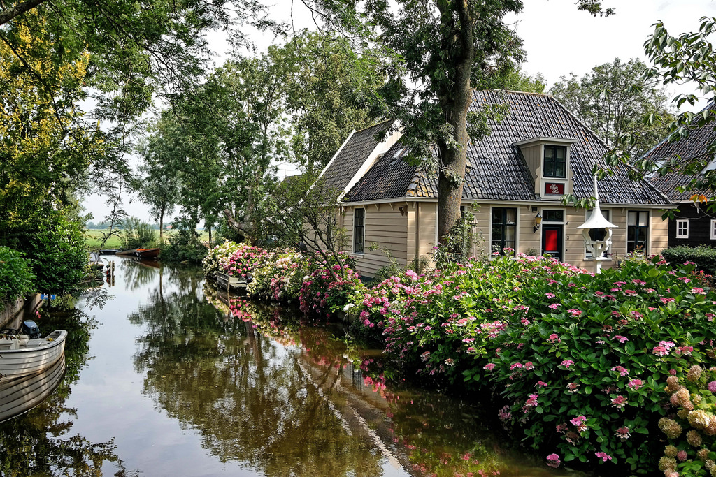 Broek in Waterland, Spitshuis en het Dee aan het Leeteinde